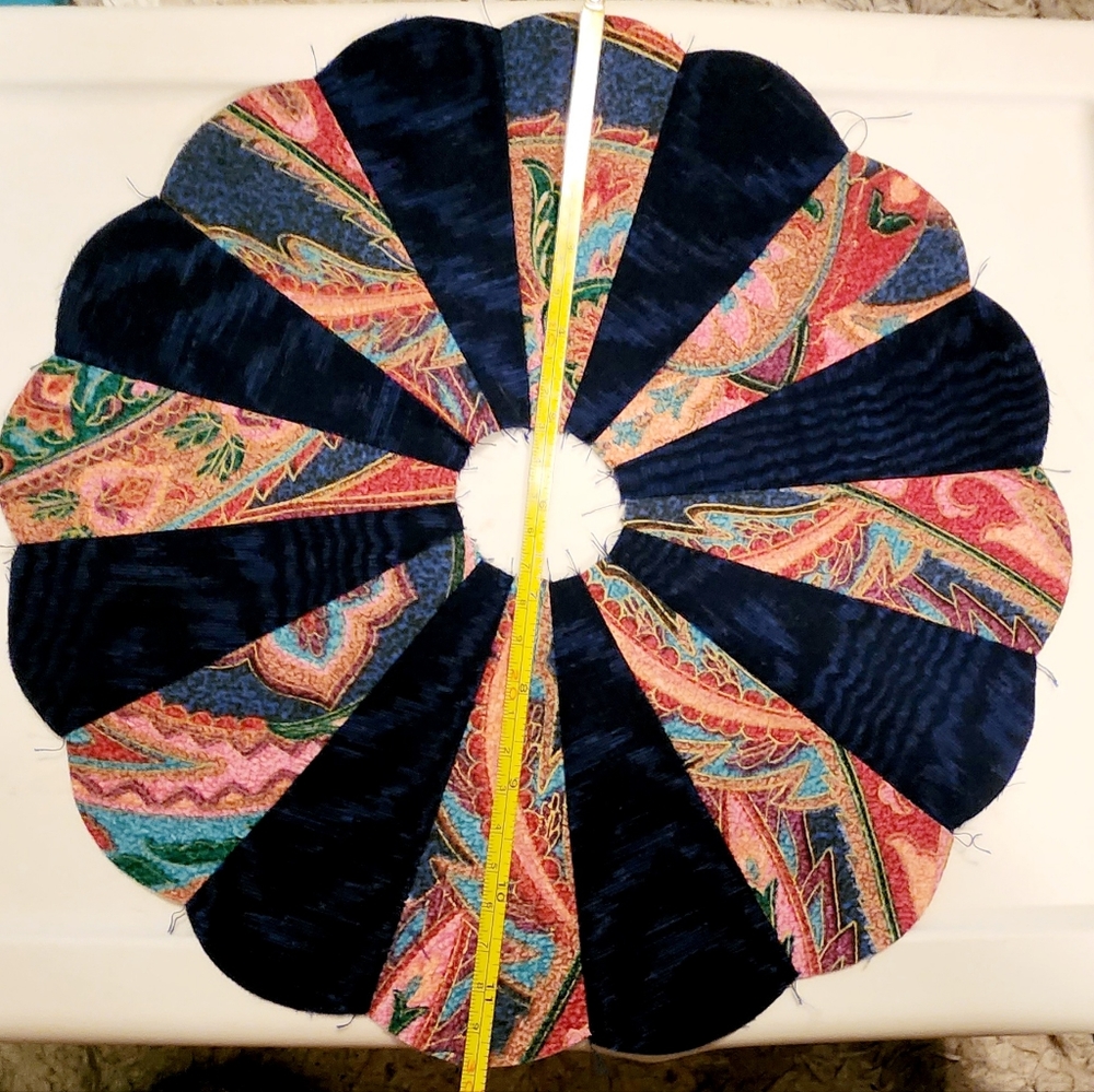 Eight Dresden Plate Patchwork Quilt Squares 11.5" for Applique. Multicolored